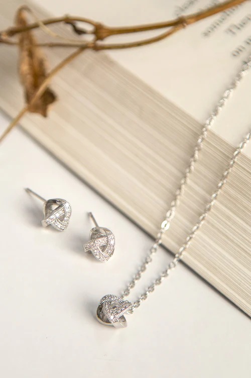Silver Timeless Necklace Set
